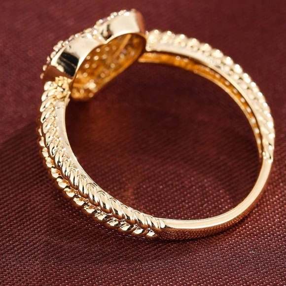 Luxe Cubic Zirconia Heart Rope Band Ring - Picture 6 of 9